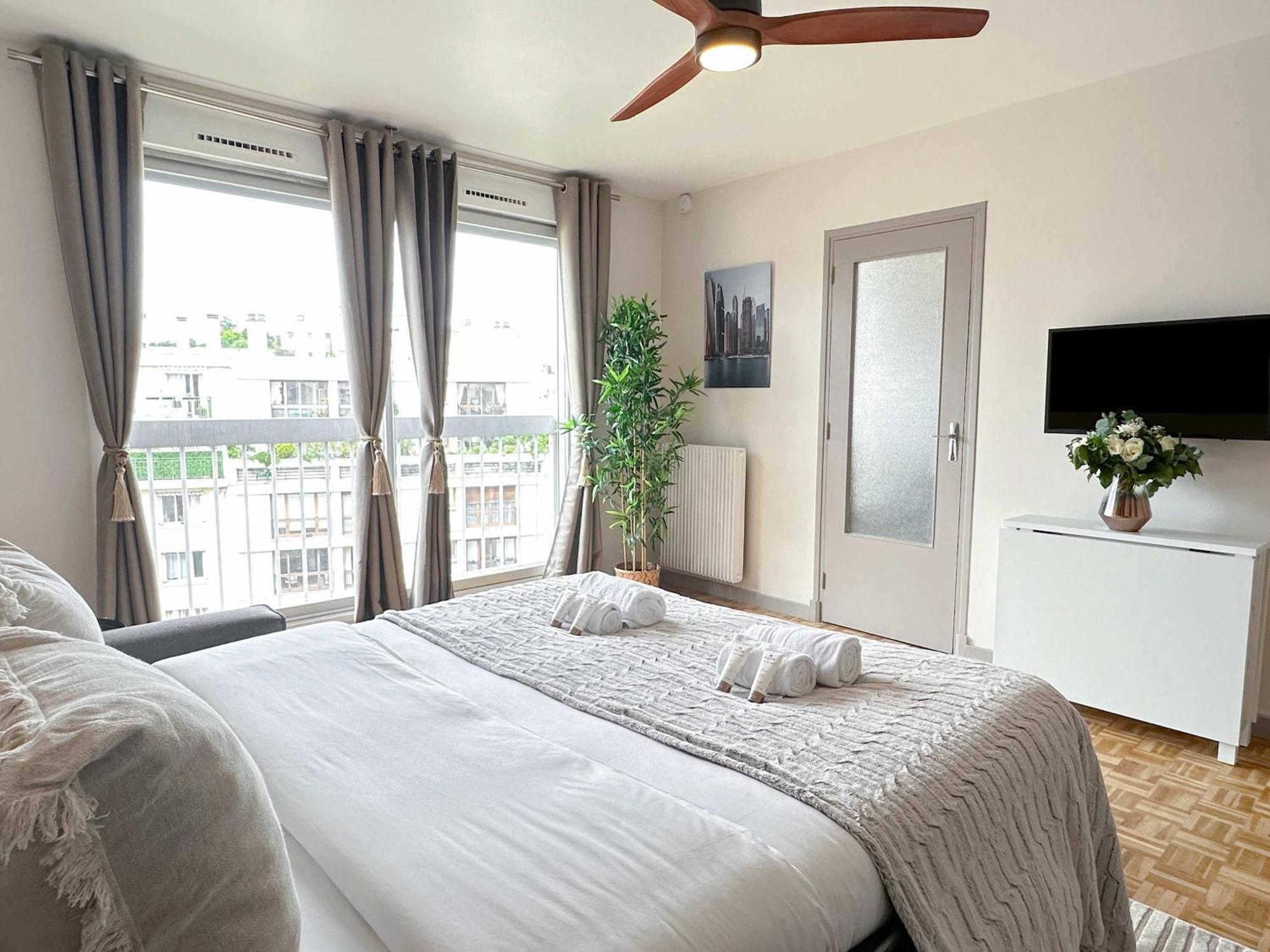 Brand-New Studio With Eiffel Tower View Paris Eksteriør bilde